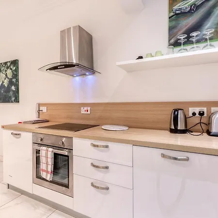 Mesmerising Views For A 2br In The Capital By 360 Estates ואלטה
