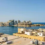 Deluxe * Valletta