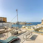 Deluxe * Valletta