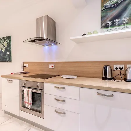 Mesmerising Views For A 2br In The Capital By 360 Estates La Valette