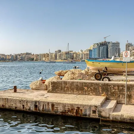 Mesmerising Views For A 2br In The Capital By 360 Estates * La Valette