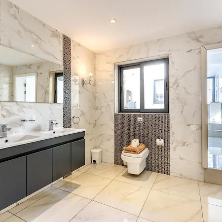 Mesmerising Views For A 2br In The Capital By 360 Estates Appartement