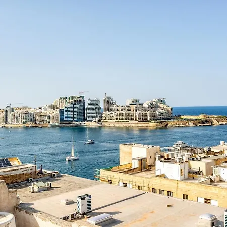 Mesmerising Views For A 2br In The Capital By 360 Estates * La Valette